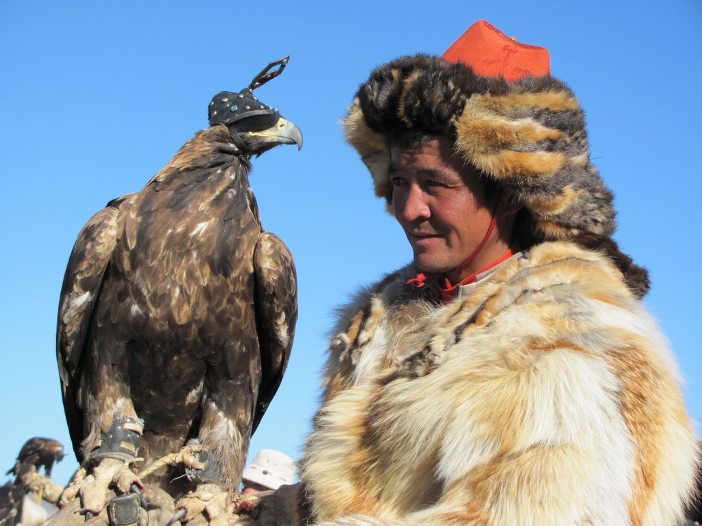 Le peuple mongol : un Kazakh avec son aigle