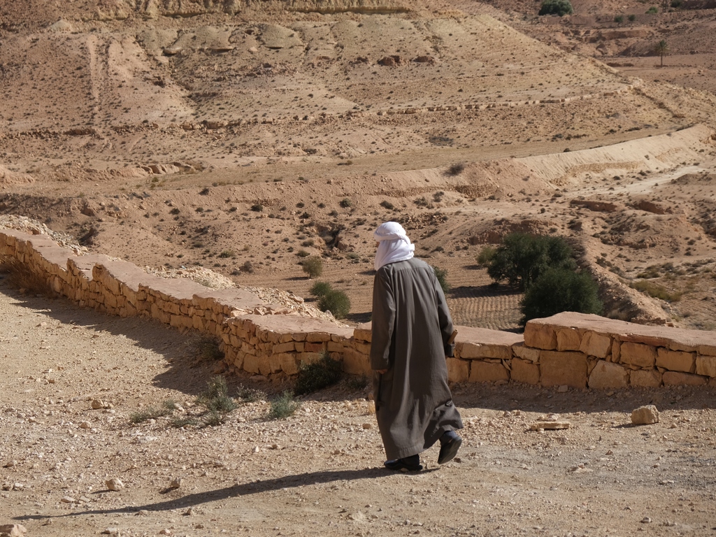 Homme d'origine berbère dans les montagnes du Dahar
