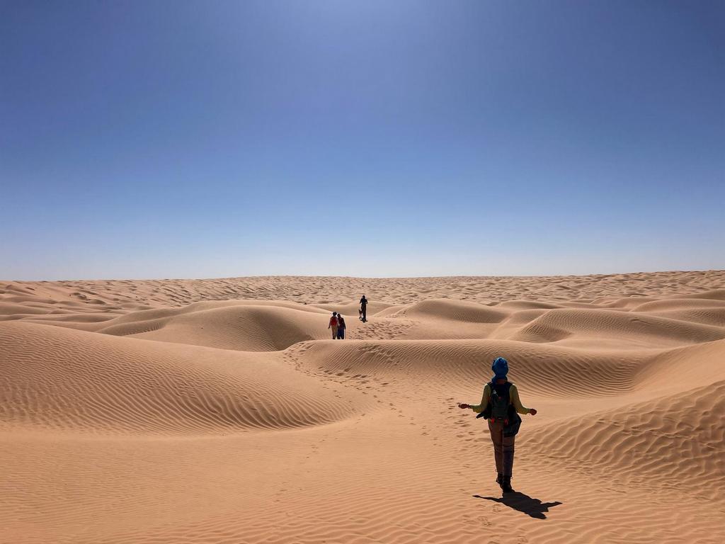 Voyage randonnée Tunisie - Marche dans les dunes du désert