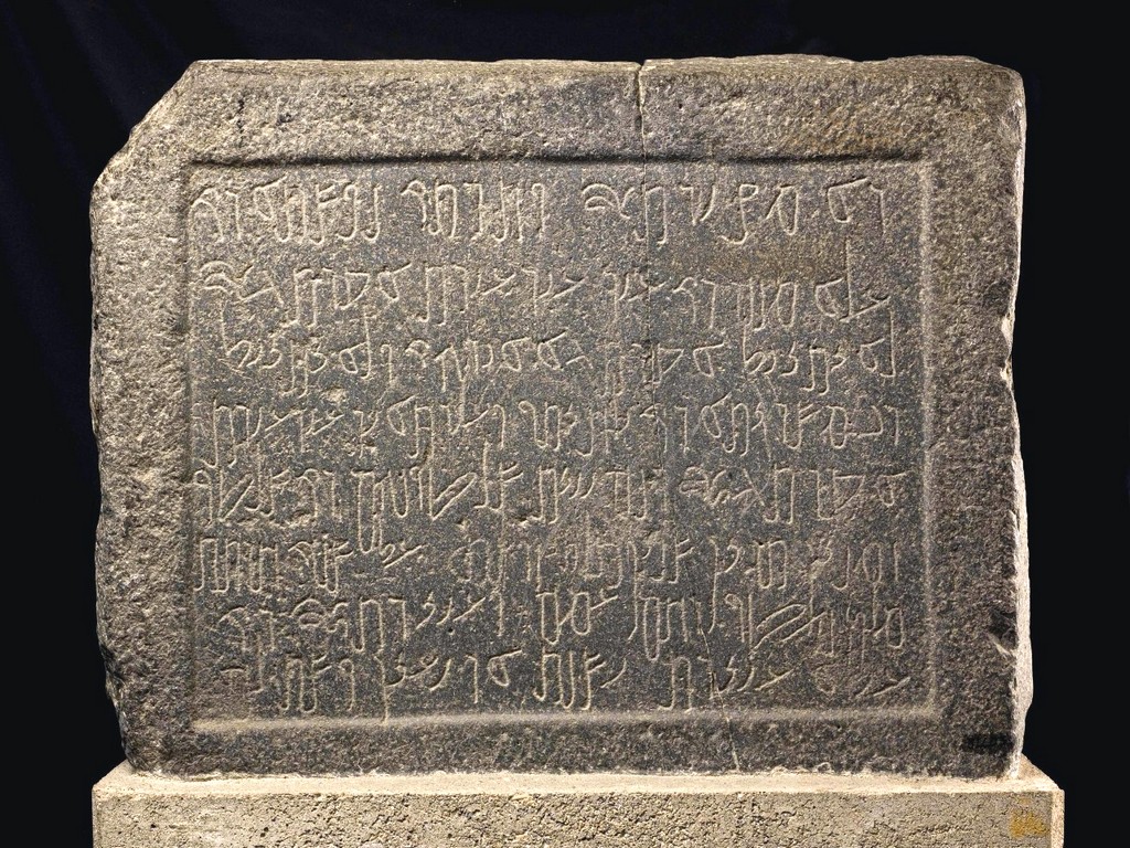 Petra Inscriptions Les Nabatéens, fascinants bâtisseurs de Petra en Jordanie - L'Ami du ...